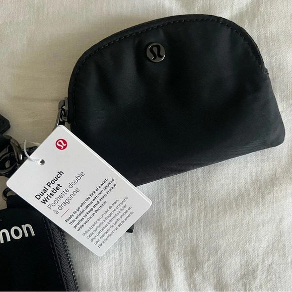 79🆕🖤 Lululemon Dual Pouch Wristlet - Black - Picture 3 of 5